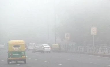 'Moderate' fog in Delhi, minimum temperature rises to 14.4 degrees Celsius Delhi fog