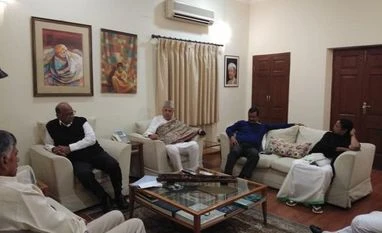 Oppn unites against Modi, to present common minimum agenda for 2019 polls Opposition meeting