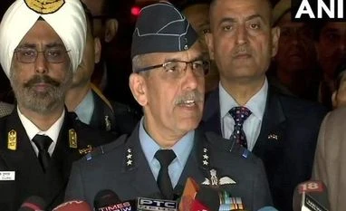 India-Pak LIVE: Pakistani FM boycotting OIC meet over invitation to Sushma Air Vice Marshal RGK Kapoor