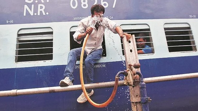 Heatwave in Delhi likely to intensify from today, to touch 40 degrees C IMD said there is 37% probability of the maximum temperatures in 2019 being above normal in the core heatwave zones