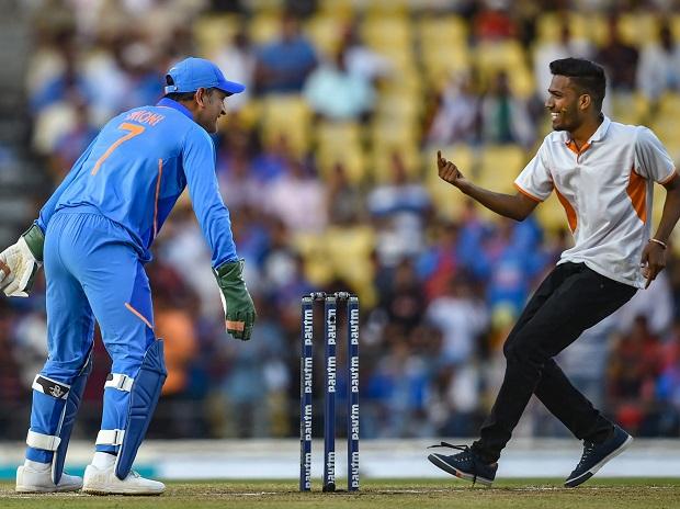 MS Dhoni out for golden duck for fifth time in ODI career