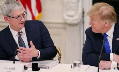 US President Donald Trump accidentally calls Apple CEO 'Tim Apple' donald trump, tim cook