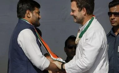 Lok Sabha polls 2019: Hardik Patel joins Congress in presence of Rahul Hardik Patel, Rahul Gandhi