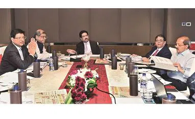 McKinsey & Company Senior Partner Noshir Kaka, Bain Capital Private Equity MD Amit Chandra, Aditya Birla Group Chairman Kumar Mangalam Birla (Jury chairman), Cyril Amarchand Mangaldas Managing Partner Cyril Shroff, KKR India CEO Sanjay Nayar McKinsey & Company Senior Partner Noshir Kaka, Bain Capital Private Equity MD Amit Chandra, Aditya Birla Group Chairman Kumar Mangalam Birla (Jury chairman), Cyril Amarchand Mangaldas Managing Partner Cyril Shroff, KKR India CEO Sanjay Nayar