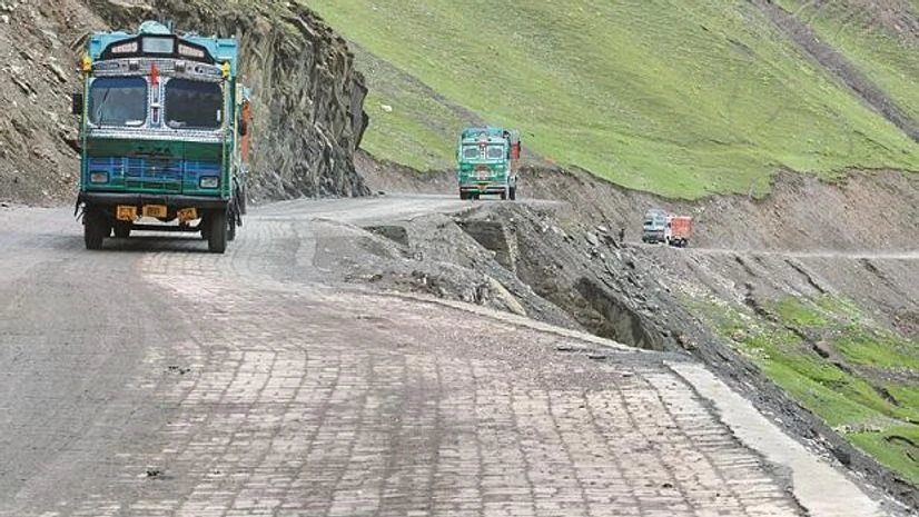 Truck rentals on key trunk routes down by further 5-7% in past fortnight Truck rentals on key trunk routes down by further 5-7% in past fortnight