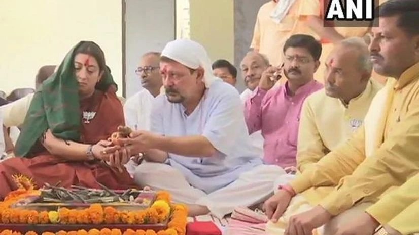 Smriti Irani with husband Zubin Irani Smriti Irani with husband Zubin Irani