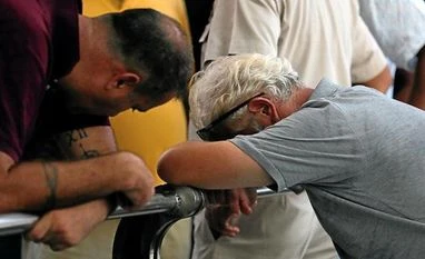 Sri Lanka blasts, crying kin Sri Lanka blasts, crying kin