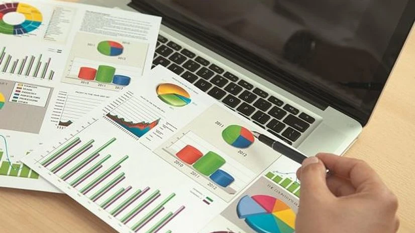 report, credit score, graphs Credit information companies are only authorised to collect credit data from banks in order to form the customer’s credit score