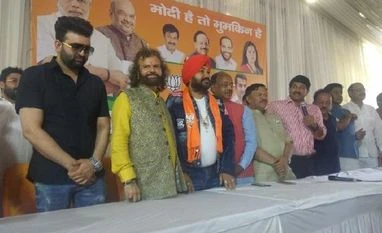 Lok Sabha elections 2019: Punjabi singer Daler Mehndi joins BJP Daler Mehndi