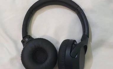 Sony XB700 review: Wireless headphones with good bass, exceptional battery Sony WH-XB700