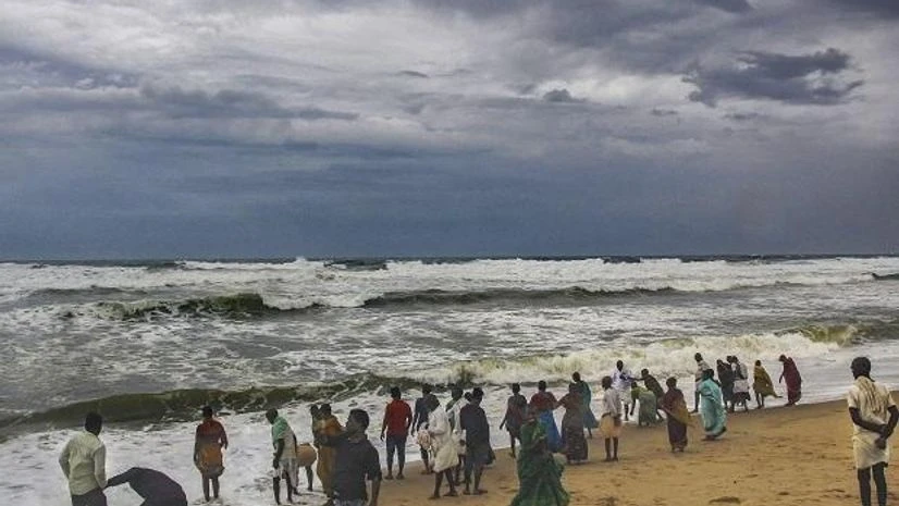 cyclone fani, puri beach Villagers at the beach as dark clouds hover above the sea ahead of cyclone Fani, in Puri on Thursday | Photo: PTI
