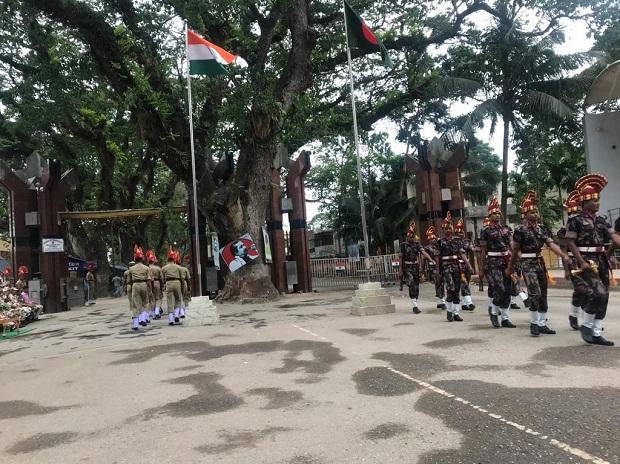 Bangladesh seals border with India amid sharp rise in coronavirus cases Bangladesh seals border with India amid sharp rise in coronavirus cases