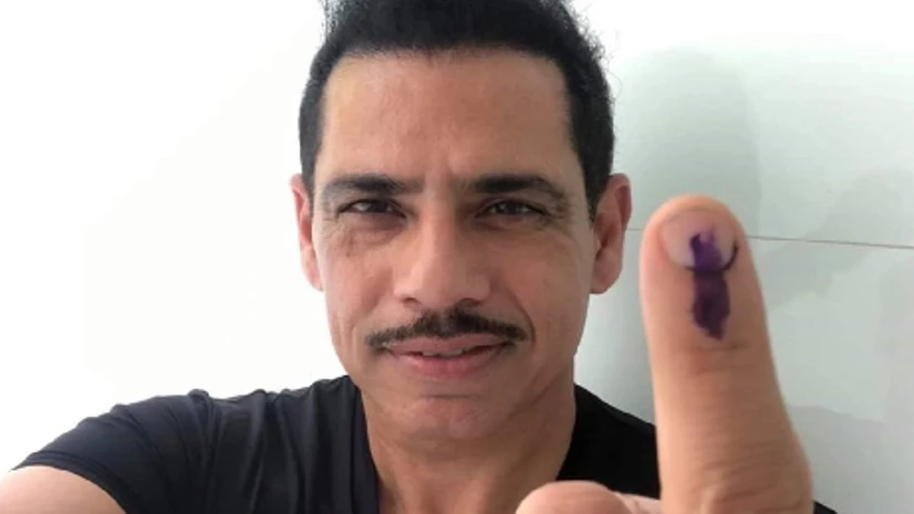 Complaint lodges against Robert Vadra in K'taka in Rs 9,600 cr land scam Complaint lodges against Robert Vadra in K'taka in Rs 9,600 cr land scam