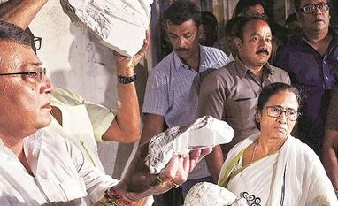 Why Vidyasagar is attacked whenever groups struggle to make their point Bengal Chief Minister Mamata Banerjee shows the broken bust of Vidyasagar to mediapersons outside Vidyasagar College in Kolkata on Tuesday night | Photo: PTI