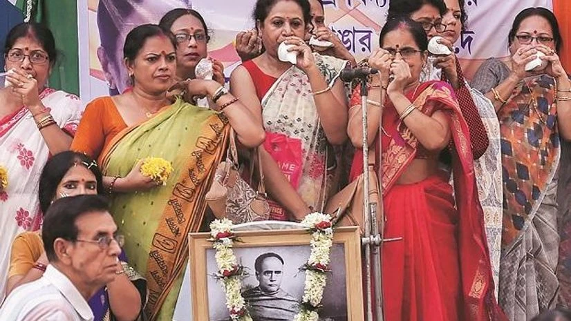 TMC supporters blow conch shells near a portrait of Bengali writer and philosopher Ishwar Chandra Vidyasagar, during an election roadshow, in Kolkata on Thursday | Photo: PTI TMC supporters blow conch shells near a portrait of Bengali writer and philosopher Ishwar Chandra Vidyasagar, during an election roadshow, in Kolkata on Thursday | Photo: PTI