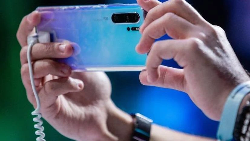 Wireless operators are scrapping plans to sell Huawei mobile phones. (Photo: Bloomberg) Wireless operators are scrapping plans to sell Huawei mobile phones. (Photo: Bloomberg)