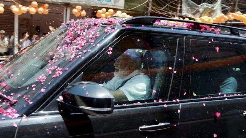 Narendra Modi, varanasi Varanasi: Prime Minister Narendra Modi is welcomed with flowers as he arrives in Varanasi, Monday, May 27, 2019. (PTI Photo)