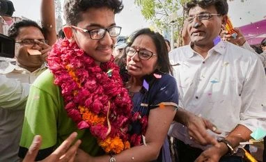 NEET 2019 result released on ntaneet.nic.in: 9 Delhi students in top 50 All India National Eligibility cum Entrance Test (NEET) topper Nalin Khandelwal celebrates with his parents after the declaration of results in Jaipur