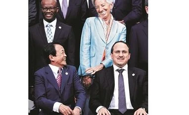 Divided G20 admits worsening trade wars pose risk to world economy Japan's Finance Minister Taro Aso chats with IMF MD Christine Lagarde in Fukuoka