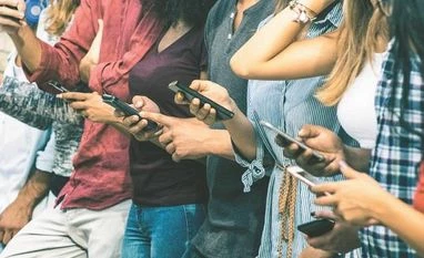 India's smartphone market up by 8% in 2019 with 152 mn shipments: IDC SMARTPHONE