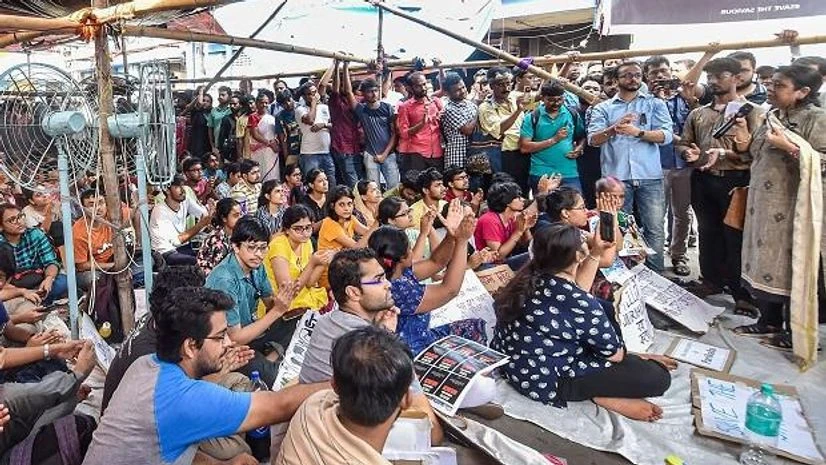 doctors protest Junior doctors protest against an attack on an intern doctor, at Nil Ratan Sircar Medical College and Hospital in Kolkata on Saturday | Photo: PTI