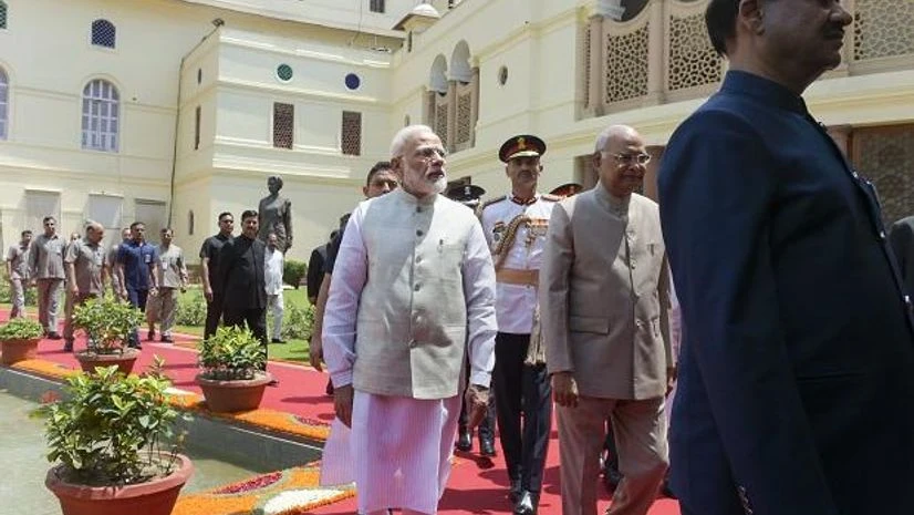 modi, president, ram nath kovind President Ram Nath Kovind, accompanied by Prime Minister Narendra Modi, Lok Sabha Speaker Om Birla and other dignitaries, proceeds to the Central Hall of Parliament to address its joint session in New Delhi | Photo: PTI