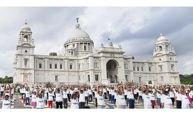 Amending rules to recruit women as constables in CISF, Govt tells Delhi HC CISF personnel along with others perform yoga during an event organised to mark the 5th International Day of Yoga, at Victoria Memorial ground in Kolkata