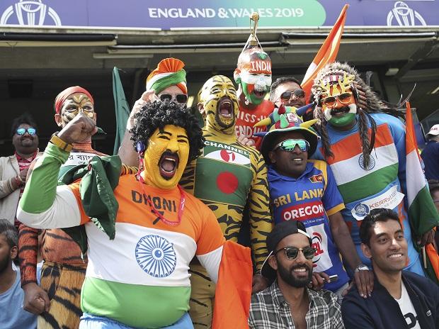 Fans of India, Bangladesh, Sri Lanka and Pakistan cheer Fans of India, Bangladesh, Sri Lanka and Pakistan cheer