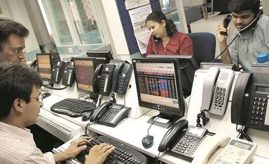 Budget: Sensex falls 1% as lack of stimulus weighs, Nifty ends at 11,811 Budget: Sensex falls 1% as lack of stimulus weighs, Nifty ends at 11,811