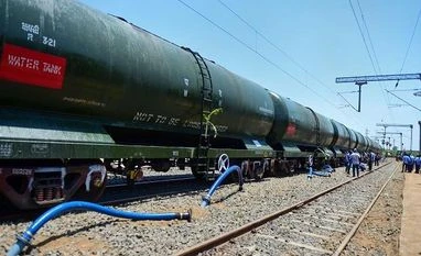 50-wagon train carrying 2.5 mn litres of water reaches Chennai A train of 50 wagons filled with water from Jolarpet arrives at Chennai