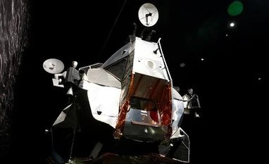 Understanding time dilation: A year in space makes you older or younger? Space, Apollo 11, moon