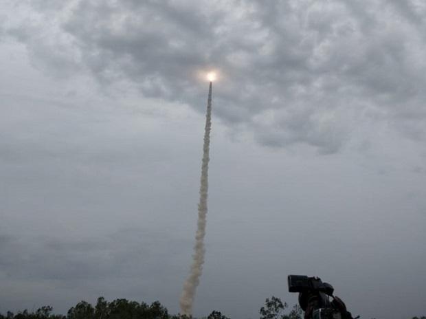 2013 - India decides to go it alone in the mission after Russia informed of its inability to provide the lander even by 2015. The project is rescheduled to 2016 2013 - India decides to go it alone in the mission after Russia informed of its inability to provide the lander even by 2015. The project is rescheduled to 2016