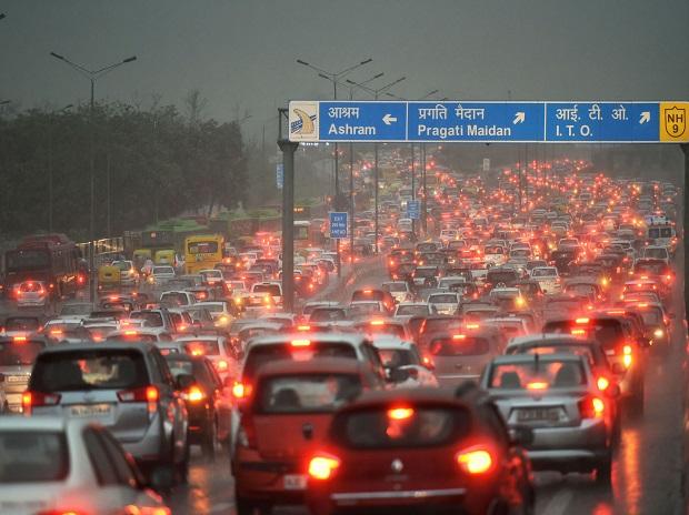 Traffic came to a halt as rains lashed Delhi Traffic came to a halt as rains lashed Delhi