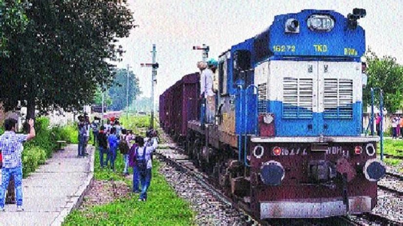 Samjhauta Express stopped near Wagah border. Photo: PTI Samjhauta Express