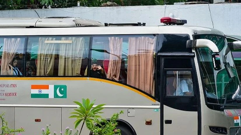 Delhi-Lahore bus Delhi-Lahore bus