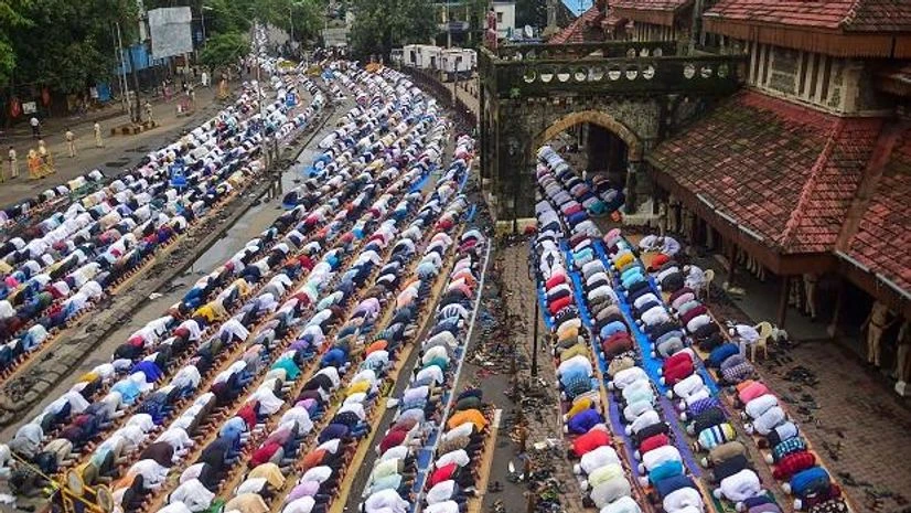 Muslims offer Eid al-Adha prayers at Bandra station, in Mumbai Muslims offer Eid al-Adha prayers at Bandra station, in Mumbai