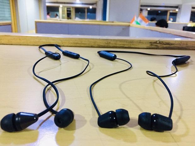 Sony WI-C310, WI-C200 In-ear headphones review: A mixed