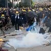 Demonstrators clash with riot police during a protest in Hong Kong, China, August 24, 2019. Photo: Reuters