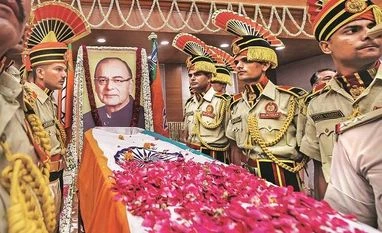 Arun Jaitley cremated with state honours, nation pays last respects Arun Jaitley