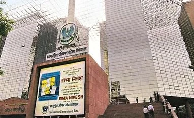 From DHFL to Gammon India, here're LIC's exposure to default-rated debts From DHFL to Gammon India, here're LIC's exposure to default-rated debts