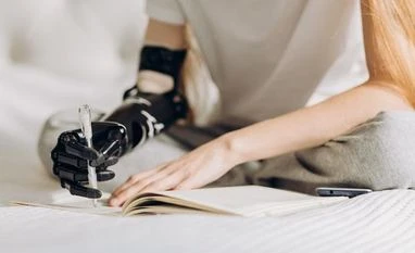 Soon, prosthetic hands may become 'human-like', get ability to sense things prosthetic hand