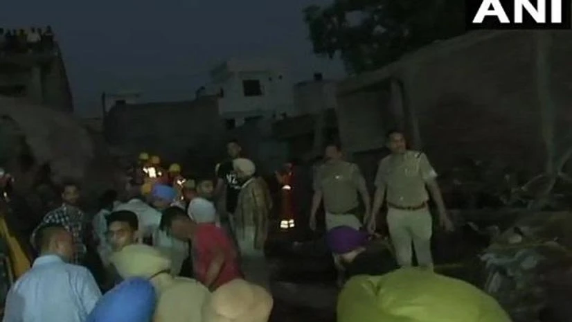 Gurdaspur: Rescue operations continue at fire-crackers factory in Batala where 16 people have died in a fire. 10 people injured Gurdaspur: Rescue operations continue at fire-crackers factory in Batala where 16 people have died in a fire. 10 people injured