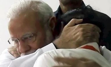 Chandrayaan 2: PM Modi gives tight hug to emotional ISRO chief K Sivan Narendra Modi, K Sivan