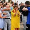 A recently exchanged Ukrainian prisoner is greeted by his relatives upon arrival at Borispil International Airport in Kiev after the bilateral prisoner swap	| Photo: Reuters