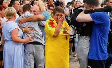 Russia, Ukraine swap prisoners in first sign of thawing relations A recently exchanged Ukrainian prisoner is greeted by his relatives upon arrival at Borispil International Airport in Kiev after the bilateral prisoner swap | Photo: Reuters