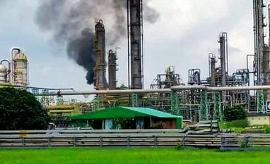Haldia Petrochemicals shuts down plant after fire leaves 15 injured East Midnapore: Smoke rises after a fire breaks out at Naptha Cracker unit of Haldia Petrochemicals Ltd., at Haldia in East Midnapore, Friday, Sept. 20, 2019. (PTI Photo)