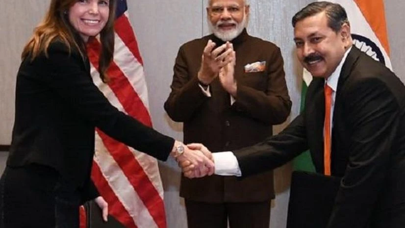 Signing of MoU between Tellurian and Petronet LNG in PM Modi's presence Signing of MoU between Tellurian and Petronet LNG in PM Modi's presence