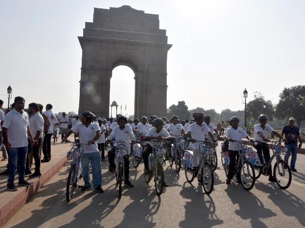 Volunteers participating in Plog Run at India Gate on the 150th birth anniversary of Mahatma Gandhi in New Delhi Volunteers participating in Plog Run at India Gate on the 150th birth anniversary of Mahatma Gandhi in New Delhi