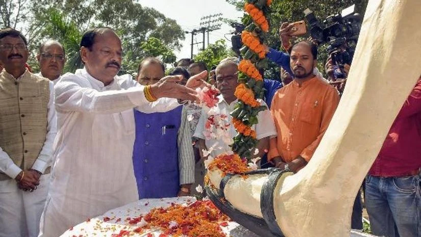 Lessons for BJP Jharkhand Chief Minister Raghubar Das pays homage to Mahatma Gandhi on the occasion of his 150th birth anniversary