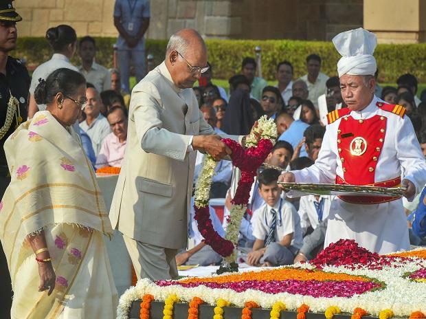 President Ram Nath Kovind and First Lady Savita Kovind pay homage to Mahatma Gandhi at Rajghat President Ram Nath Kovind and First Lady Savita Kovind pay homage to Mahatma Gandhi at Rajghat
